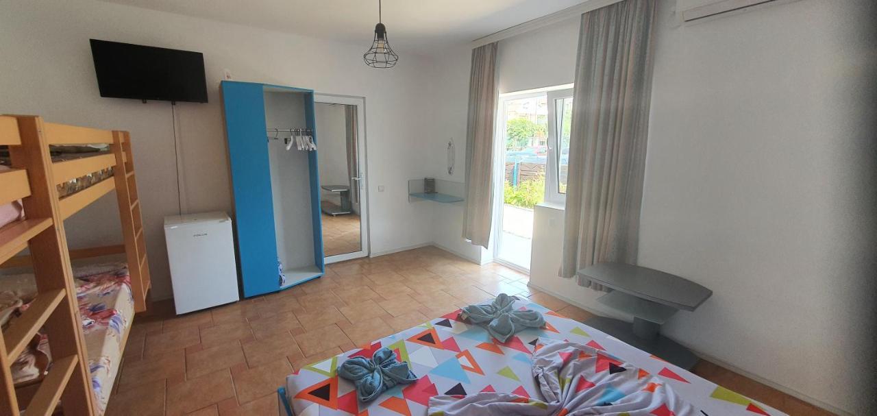 Hostel Delfinul Albastru Costinesti Exterior photo