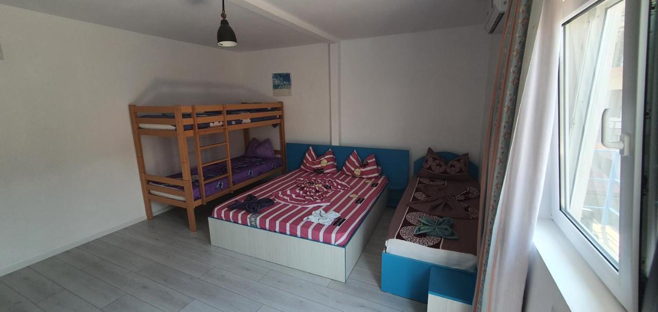 Hostel Delfinul Albastru Costinesti Exterior photo