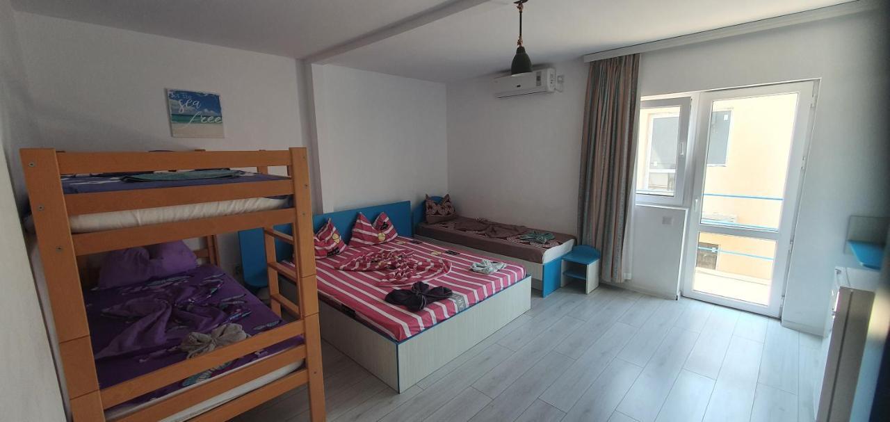 Hostel Delfinul Albastru Costinesti Exterior photo