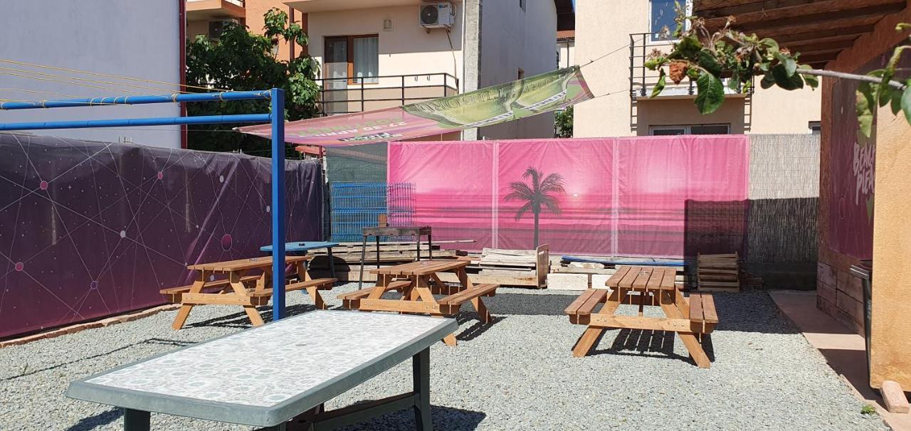 Hostel Delfinul Albastru Costinesti Exterior photo