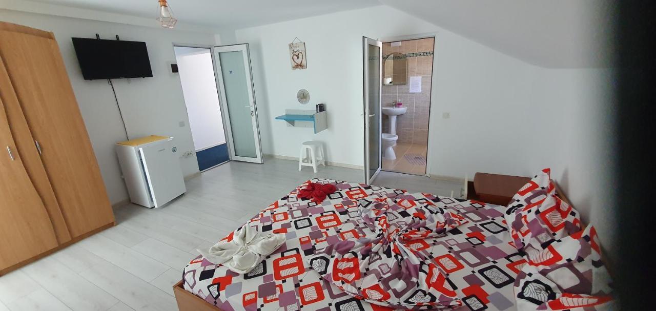 Hostel Delfinul Albastru Costinesti Exterior photo