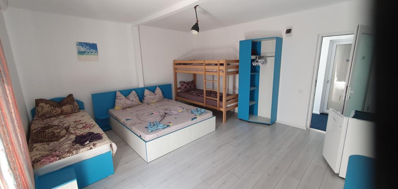 Hostel Delfinul Albastru Costinesti Exterior photo