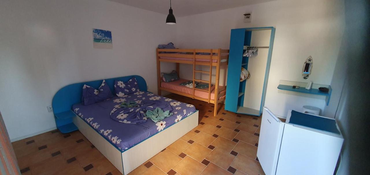 Hostel Delfinul Albastru Costinesti Exterior photo